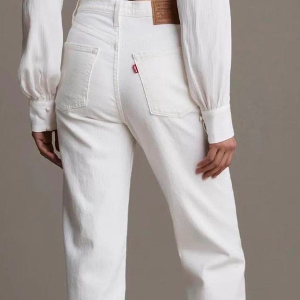 Levi's Wedgie Straight Leg Jeans in White/Cream